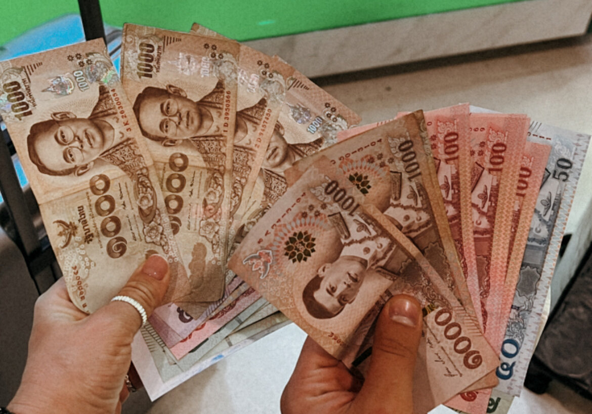  Уважительно относитесь к деньгам, на них изображен король.