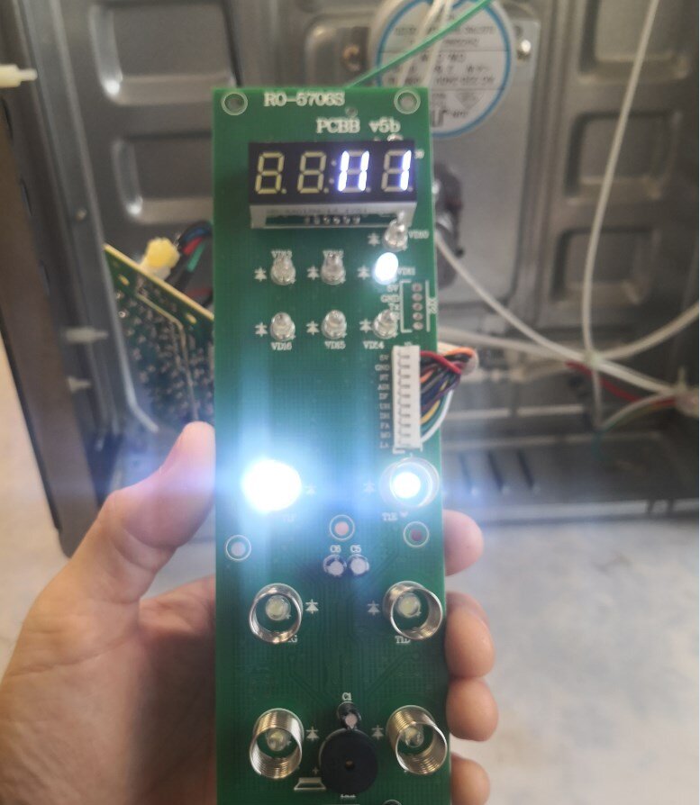 Духовой шкаф Redmond SkyOven RO-5706S не светится дисплей Ремонт ...