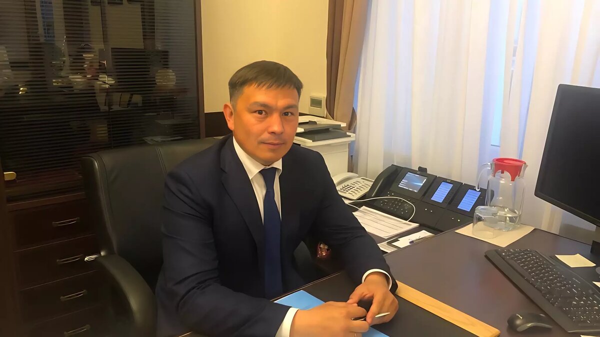     Генеральному директору АО «Башкиравтодор» и двум его сообщникам, обвиняемым в хищении более 91 млн рублей, избрана мера пресечения в виде заключения под стражу, сообщили в пресс-службе регионального Следственного комитета.