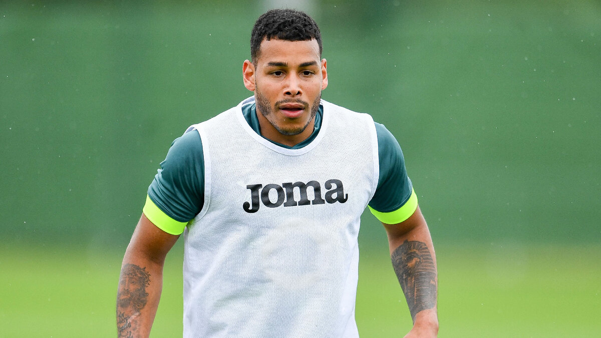 Онель Эрнандес, один из немногих умеющих играть в футбол на Кубе?