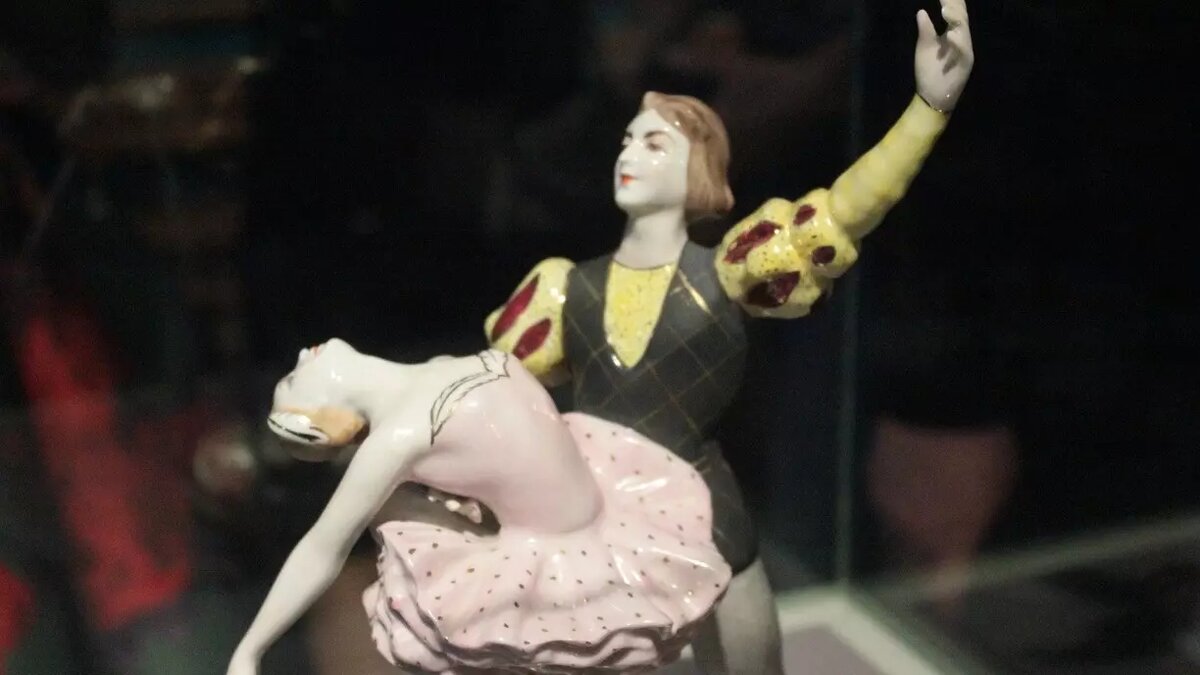     Цены на квартире в Ставропольском крае подорожали в 3 раза, в краевой столице отменили балет «Лебединое озеро», а дворника отправили под суд за демонстрацию нацистской тату — NewsTracker представляет обзор информационной картины дня 3 ноября.