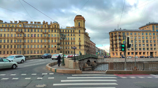 Измайловский мост и место, где установлен крест с иконой Ксении Петербургской