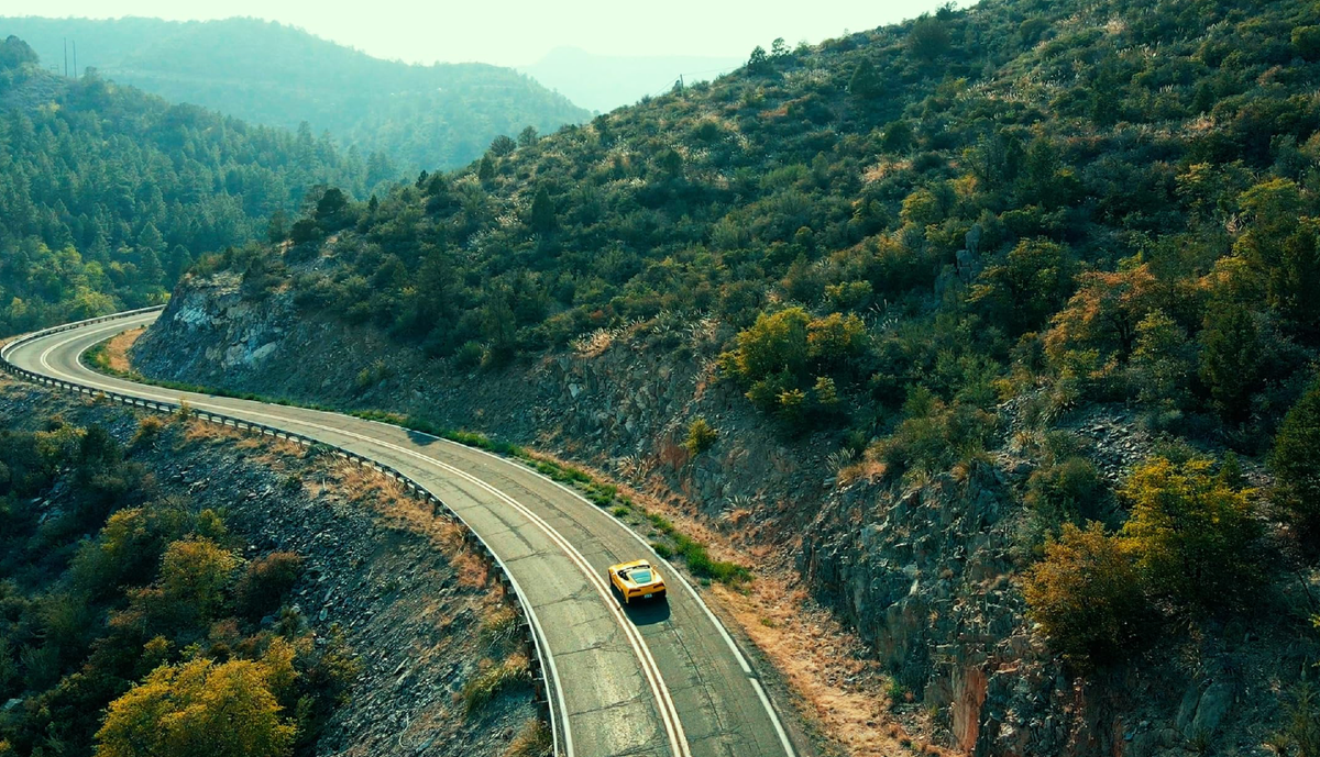 Кадр из фильма "Дом тысячи дверей"