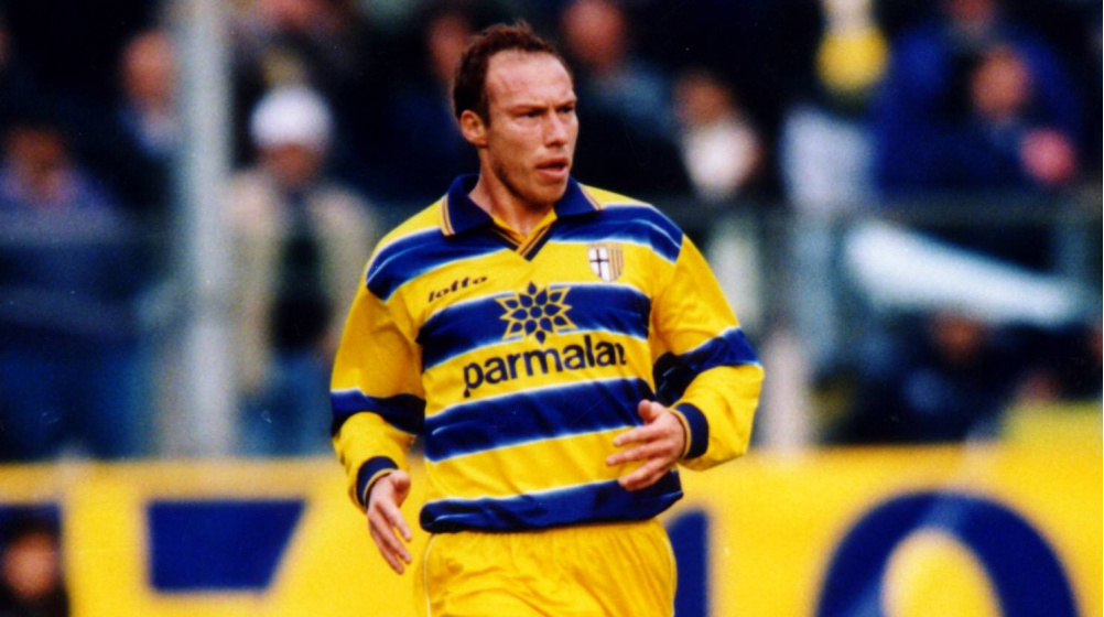 Нестор Сенсини - один из самых надежных защитников Аргентины в 90-е