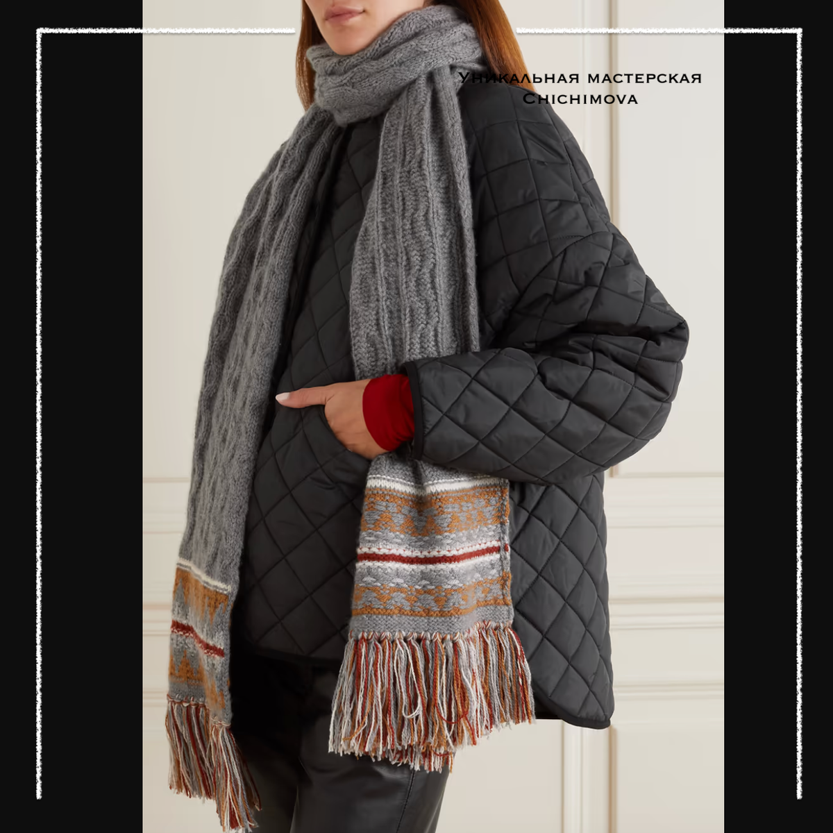 Loro Piana выбирает только лучшую пряжу для своих коллекций готовой одежды, и вы можете быть уверены, что это стремление к качеству проявляется и в аксессуарах. Этот шарф, связанный косами из мягкого кашемира, украшен узором в стиле Fair Isle и тонкой бахромой. Листайте галерею!