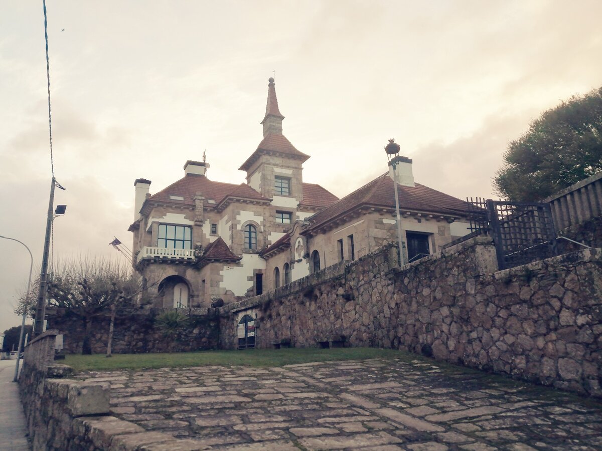 То ли замок, то ли жилой дом