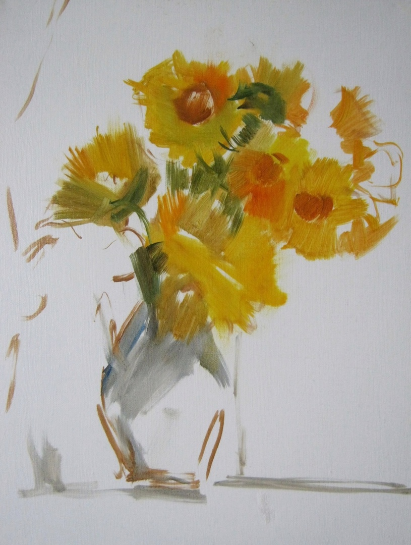 1. Первая задача, которую решаем в работе над картиной - композиционная. Думаем, что и куда разместить. В нашем случае заметная асимметрия букета создаёт на картине динамичную диагональ. Логично будет разместить кувшин с цветами не по центру, а левее - чтобы букету было куда стремиться.