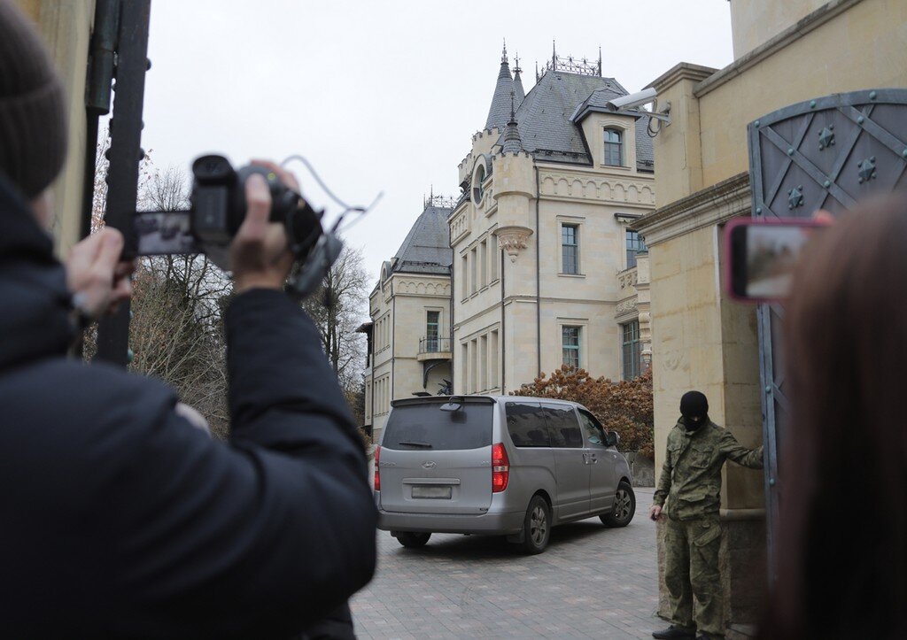 Прибытие в замок ГРязь