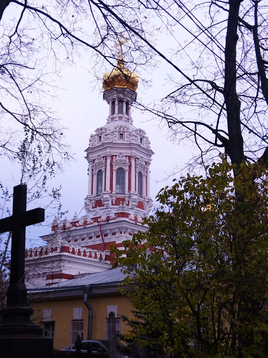 Воскресенский собор возле Смоленского кладбища