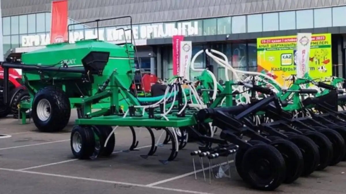 Фото: agrokem.ru Российский посевной комплекс ПК-12,2 «Кузбасс» показали гостям выставки KazAgro 2023 в Казахстане