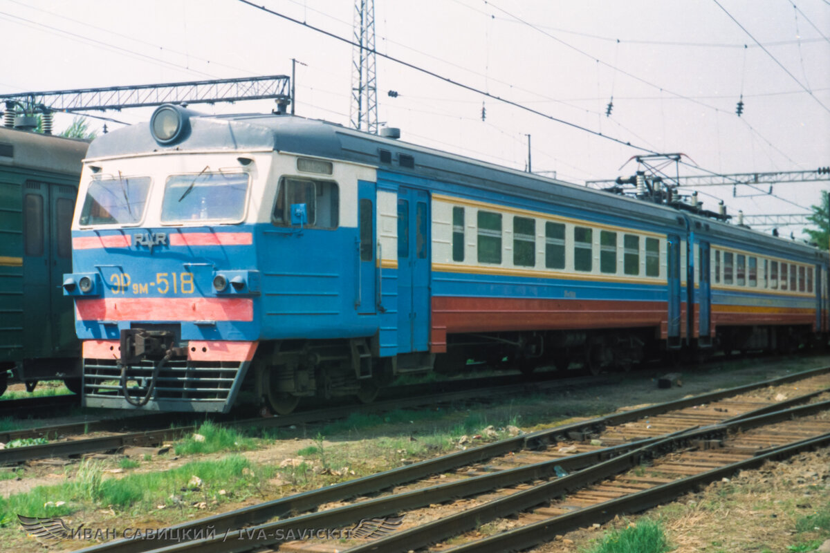 Электропоезд ЭР9М, прямой потомок "Глобуса"