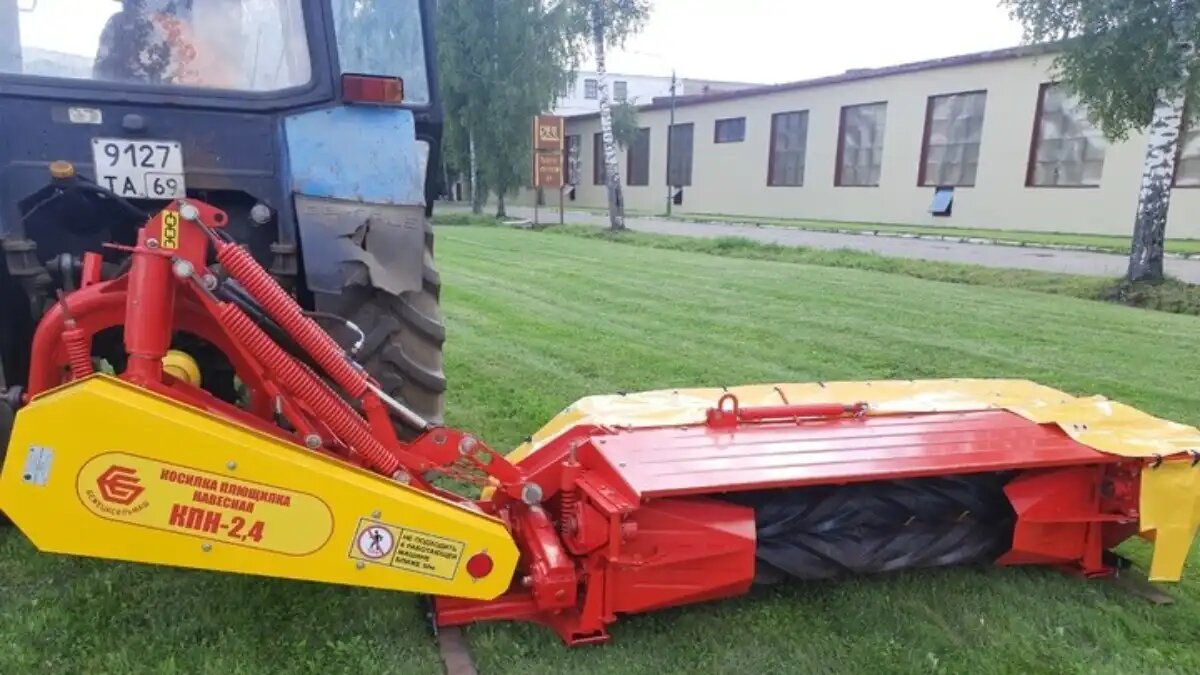 Фото: bezeckselmash.ru Новая роторная навесная косилка КПН-2,4 с плющильным аппаратом от Бежецксельмаш