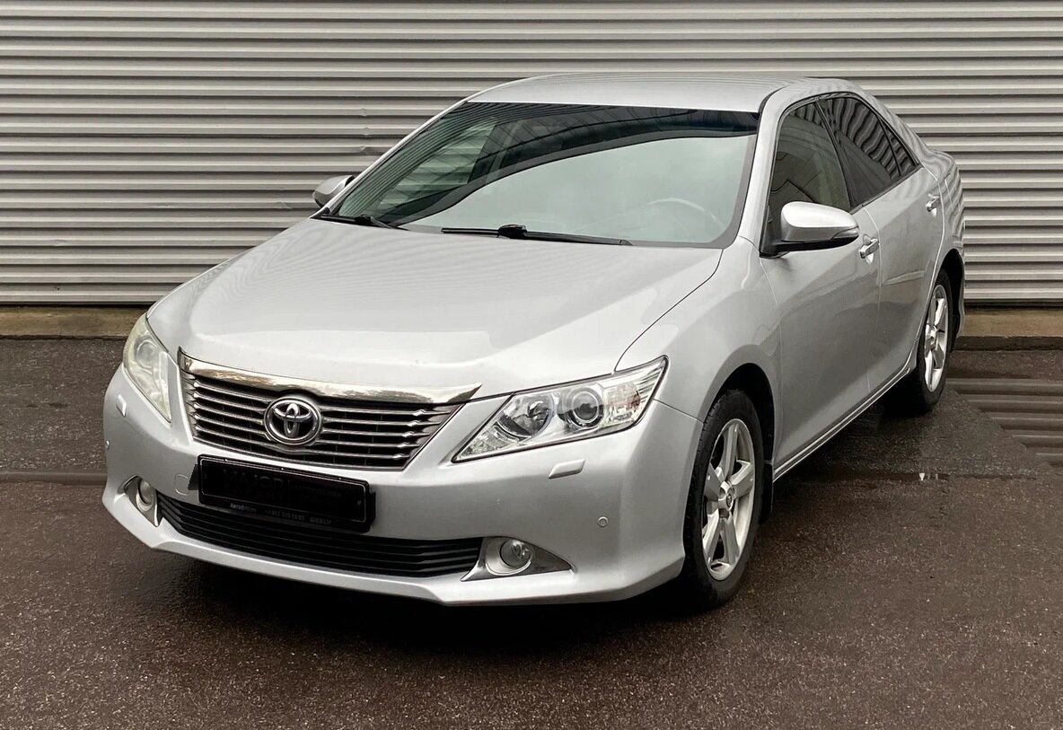 Тойота Камри.