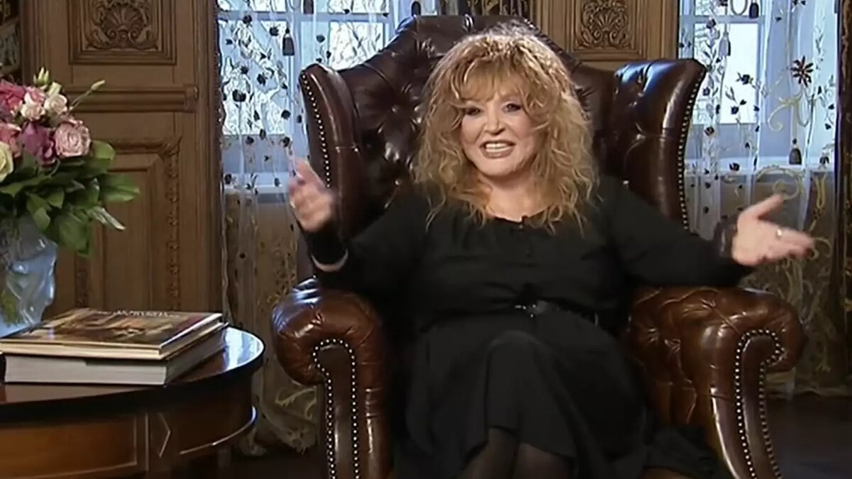     Между тем, по мнению источников СМИ, певица пробудет в России «ограниченное количество времени».