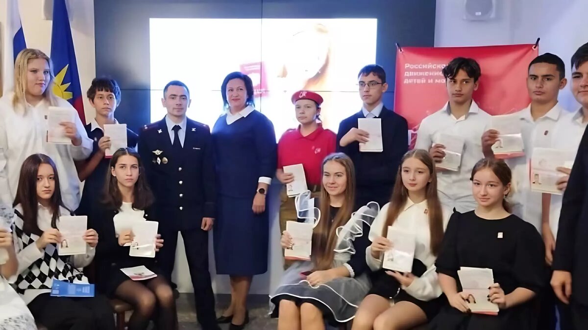     Акция «Я — гражданин России» прошла в Артёме. Её провела городская полиция.