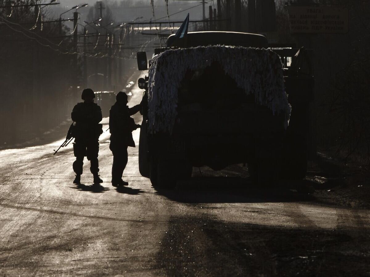    Украинские военные на окраине Артемовска© AP Photo / Vadim Ghirda