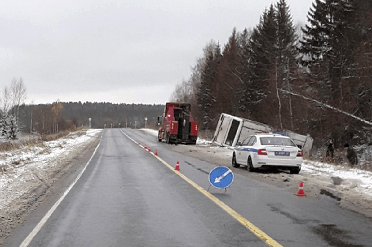   «Девочкам скорейшего выздоровления, тренеру - сил это всё пережить», - пишут родители маленьких спортсменов.
