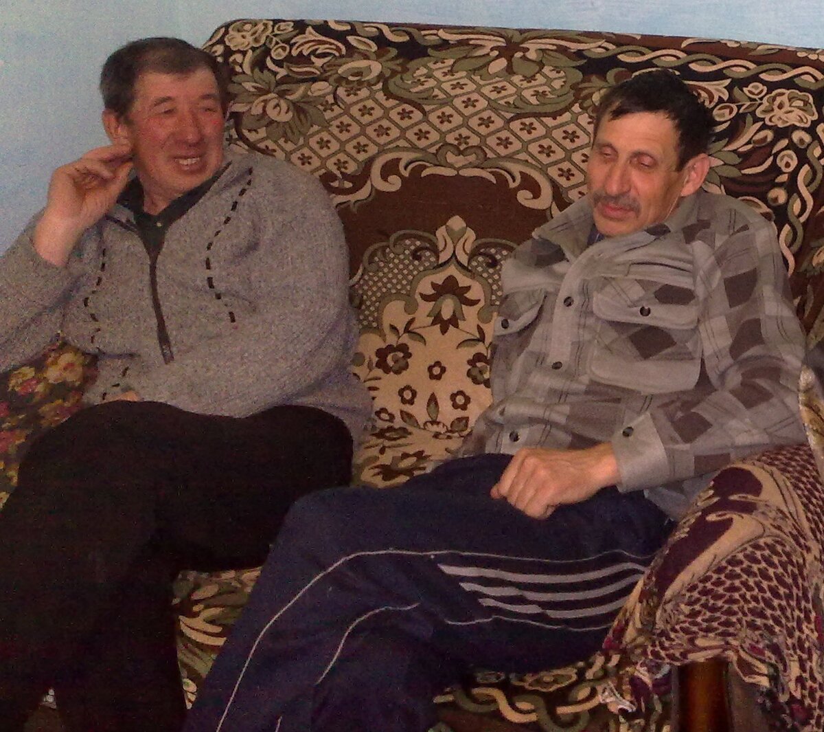 "Здесь также, как у тоболо-иртышских татар, представлены гаплогруппы R1a1-Z93 и R1b-M73. Некоторые линии R1a1-Z93  встречаются в Барабинской лесостепи уже у носителей саргатской культуры(Погорелка-2, Венгерово-6)14, в том же самом районе, где наблюдается высокая частота R1a1 у барабинских татар (Чановский и Венгеровский)15. Таким образом, значительная часть R1a1 у барабинских татар также может являться потомками местного до-тюркского населения. 
На примере барабинских татар заметно достаточно сильное влияние на 
формирование генофонда этой группы компонентов, связанных с древним до- тюркским субстратом."
https://www.academia.edu/41588994/Волков_В_Г_Тычинских_З_А_Лавряшина_М_Б_Балановская_Е_В_Генофонд_сибирских_татар_в_контексте_археологических_и_исторических_данных
