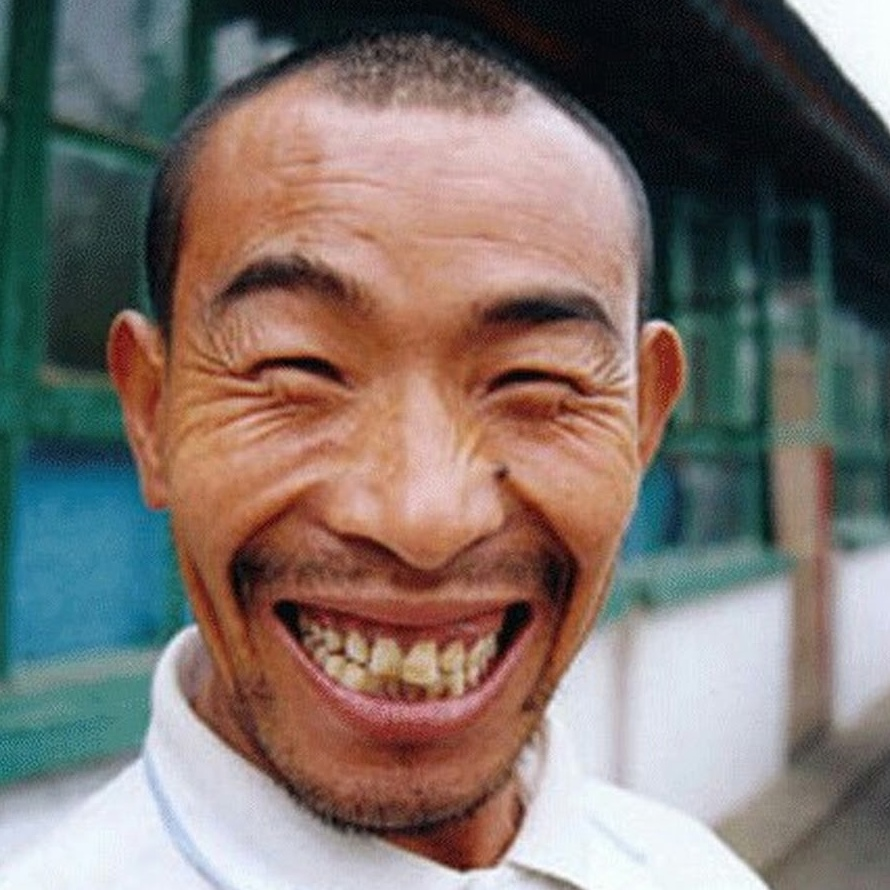 Коренные Москвабадцы, они улыбчивые.