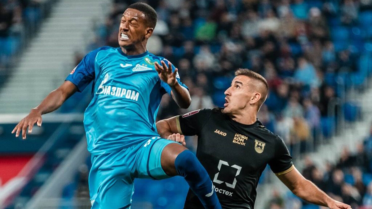    Балтийский клуб играл в матче в гетрах "Зенита". Фото: пресс-служба ФК "Балтика" (Калининград)