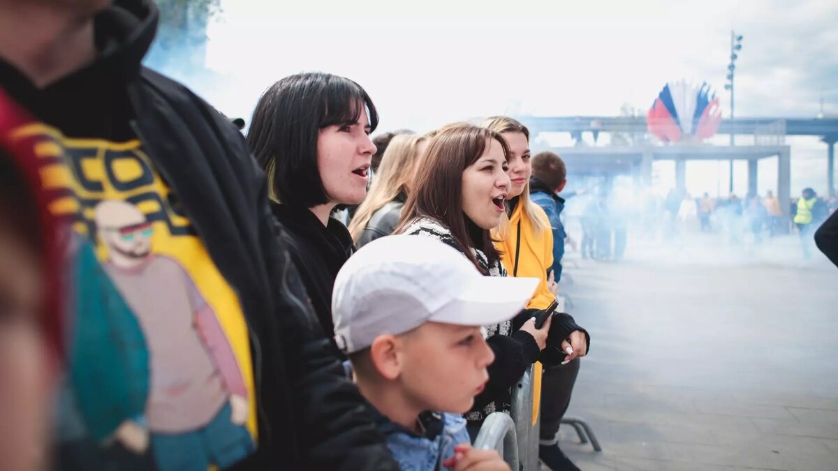     Сегодня, 4 ноября, волгоградцы вместе с жителями всей страны отмечают День народного единства. По традиции горожан ждет большое количество мероприятий, среди которых «Ночь искусств» и фестиваль шашлыка.