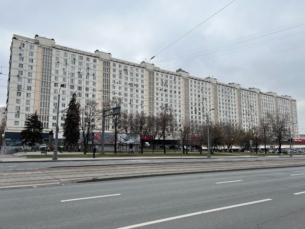 Ещё один ракурс дома №22, 2023. Фото моё.