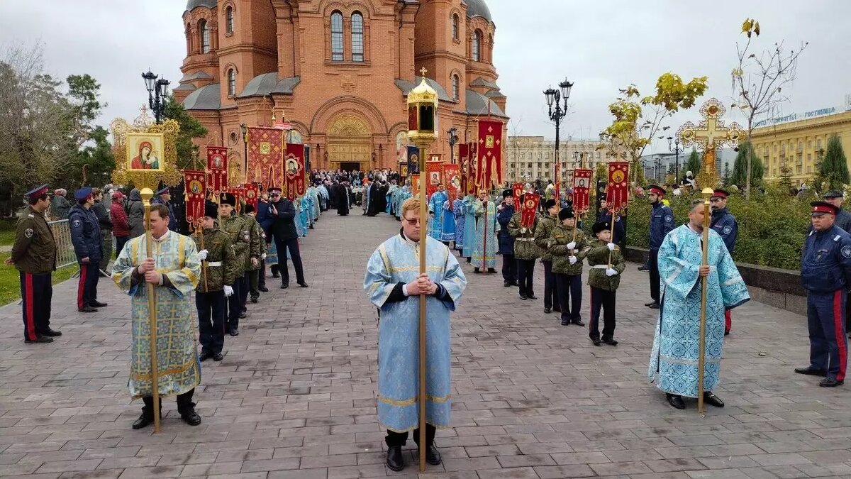     Сегодня, 4 ноября, волгоградцы отмечают праздник Казанской иконы Божией Матери и День народного единства Крестным ходом.