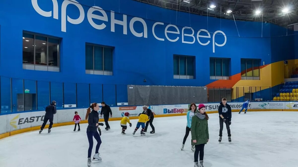     В красноярском комплексе «Арена. Север» растаял лёд из-за отключения света.