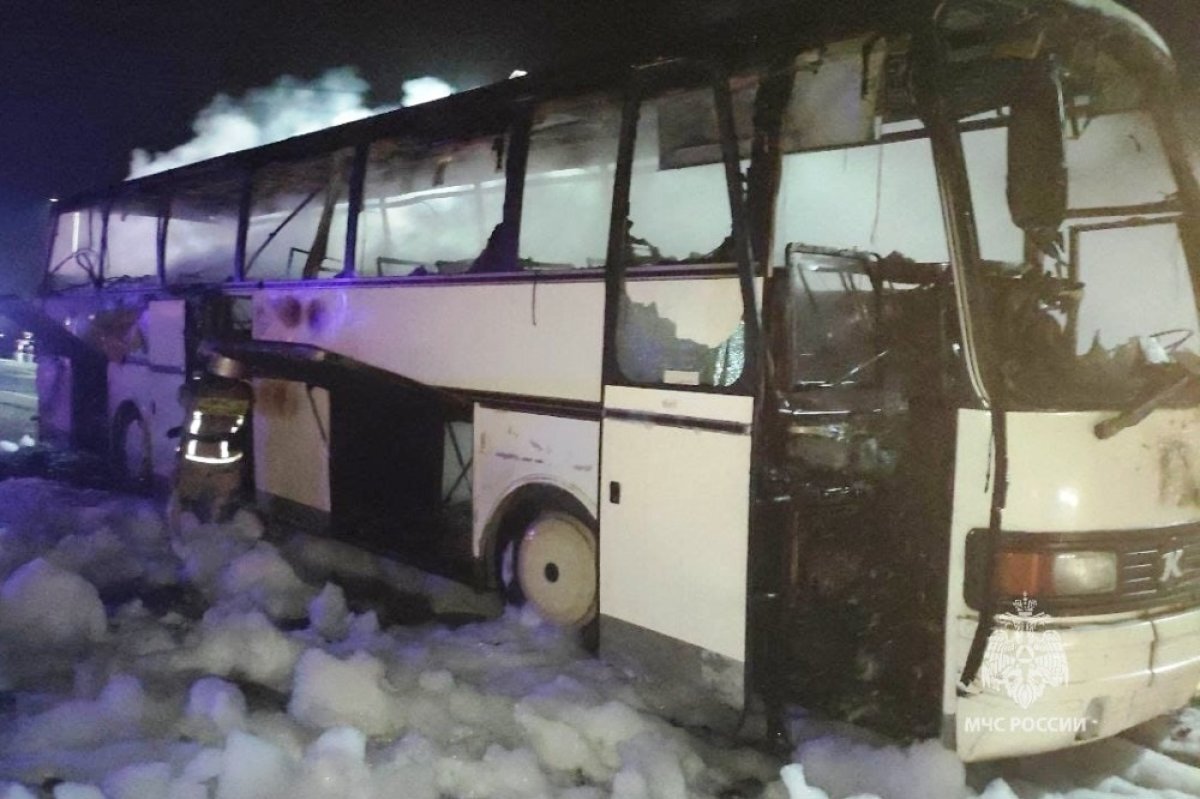    Рейсовый автобус загорелся на федеральной трассе в Дагестане