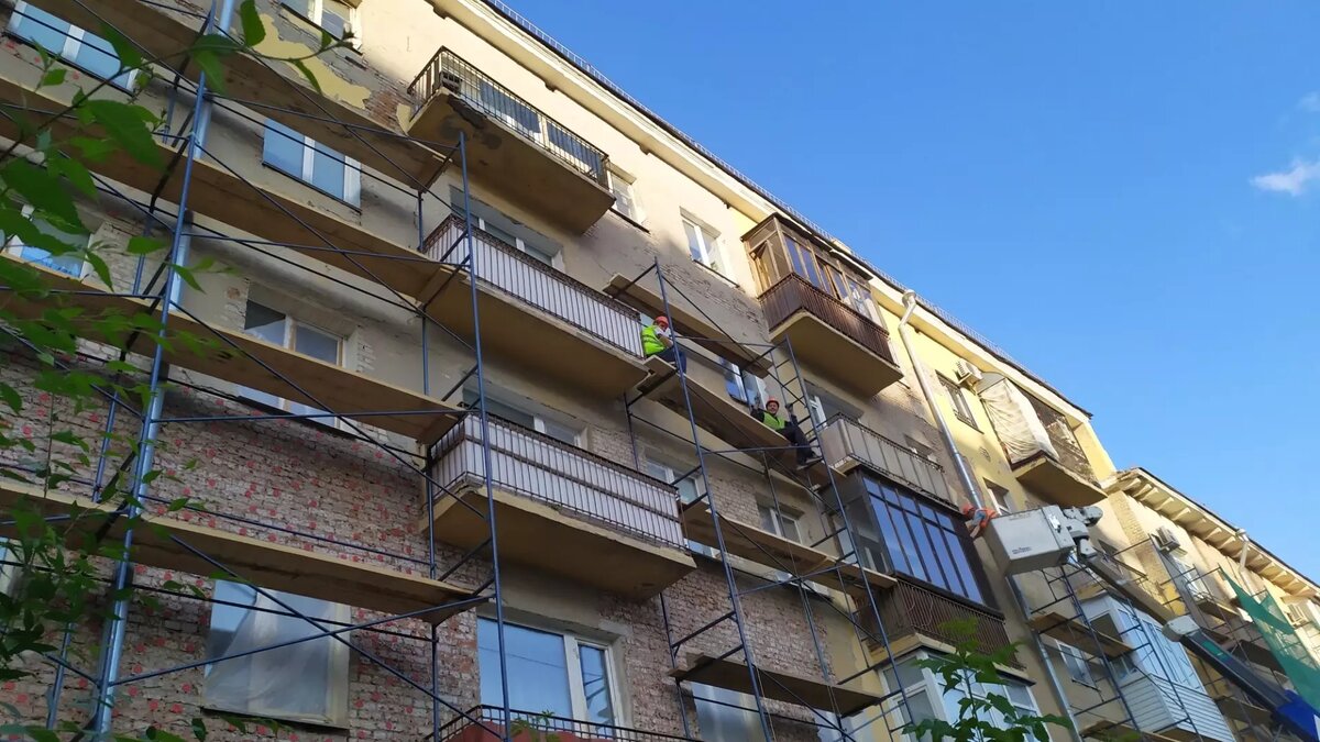     В Татарстане практически завершилась программа капитального ремонта объектов социально-культурной сферы и многоквартирных домов. Об этом во время традиционного субботнего совещания рассказал министр строительства, архитектуры и ЖКХ РТ Марат Айзатуллин.