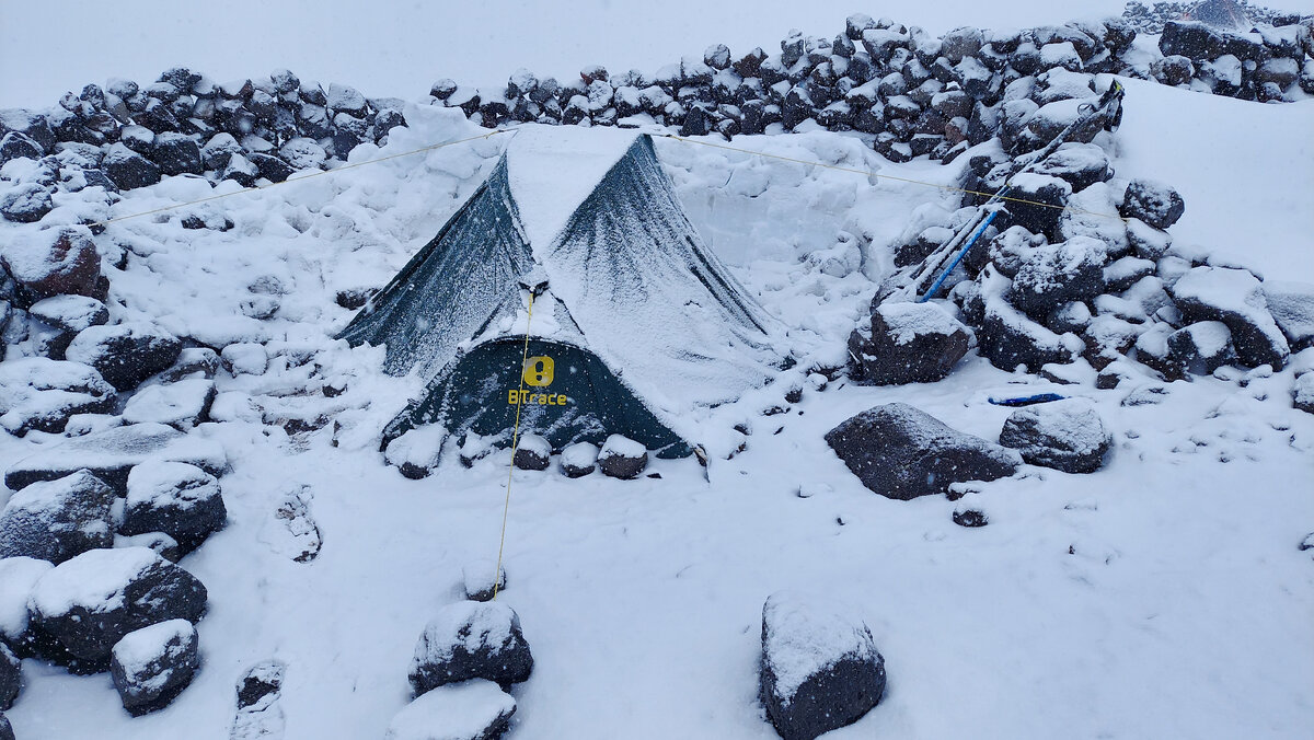 Штурмовой лагерь Эльбруса с востока, высота 4400