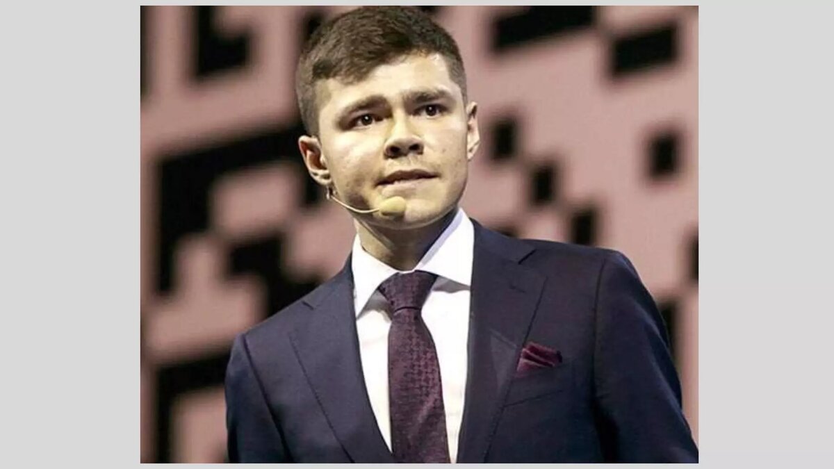     Блогеру из Ижевска Аязу Шабутдинову предъявили обвинение в совершении восьми эпизодов мошенничества, связанных с продажей образовательных курсов. Об этом сообщила Прокуратура Москвы.