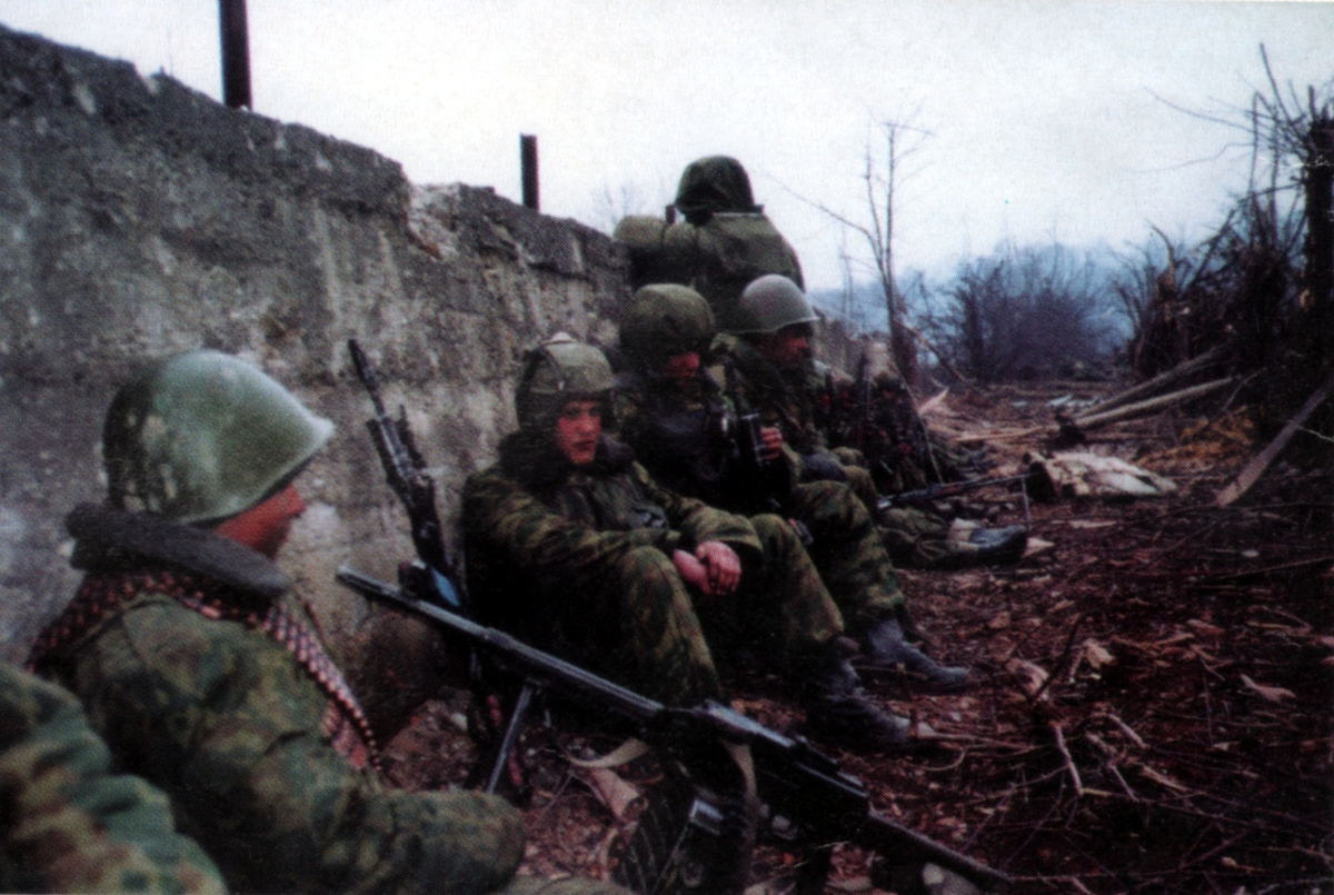 5 декабря 1994. Село Комсомольское Чечня 2000. Село Комсомольское Чечня штурм. Чечня 1999-2000 штурм Грозного.