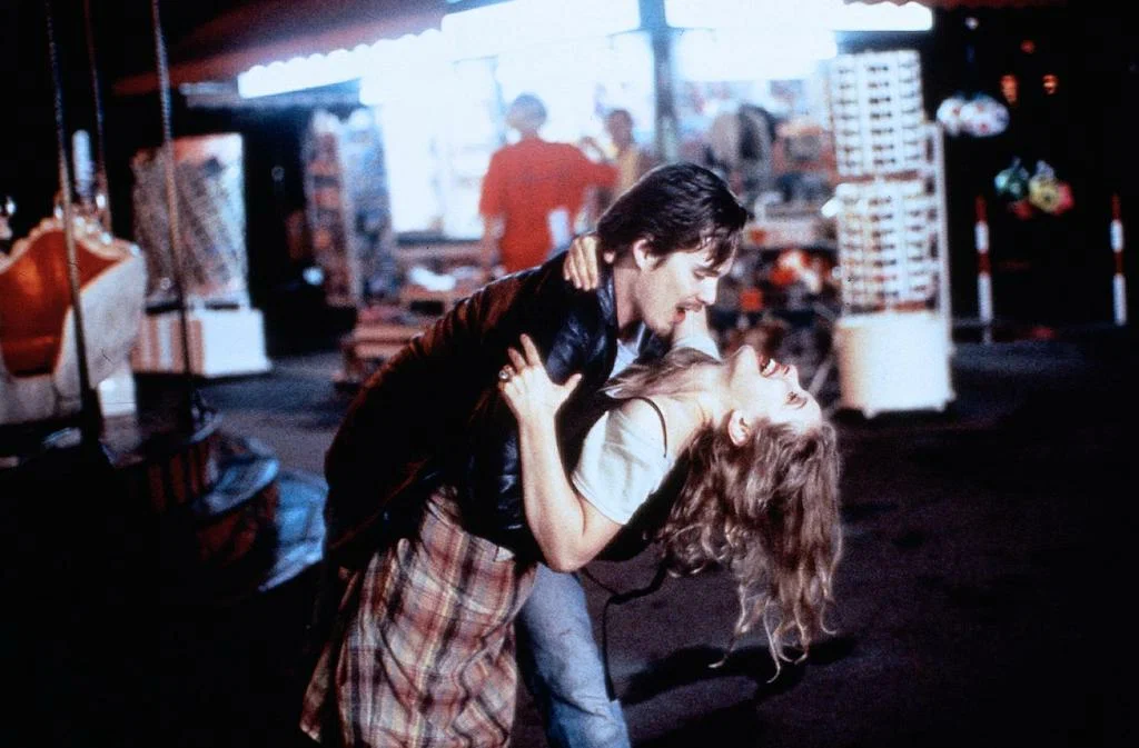 Перед рассветом 1995. Итан Хоук перед рассветом. Before Sunrise 1995 фильм. Перед рассветом 1995 кадры.