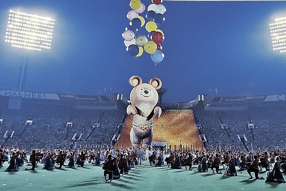 Прощание олимпиады. Олимпийский мишка 1980. Олимпийский мишка 80. Олимпийский мишка 1980 Лужники. Олимпийский мишка 1980 улетает.