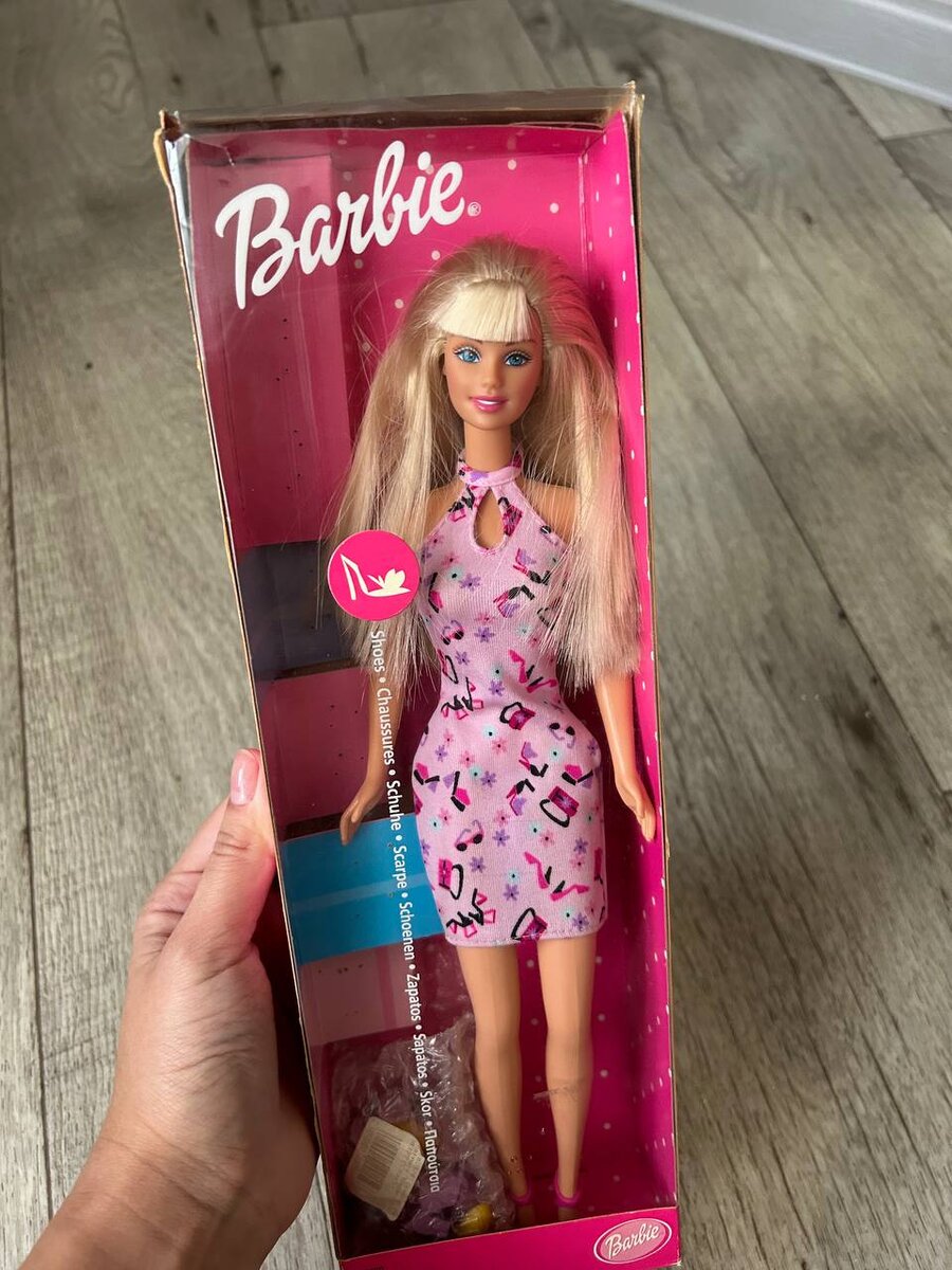 Barbie Shoes Galore Doll - Fashion Avenue (2001)