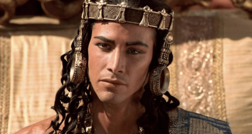 Источник: https://kritikanstvo.ru/movies/littlebuddha/ Кадр из фильма «Маленький Будда».
