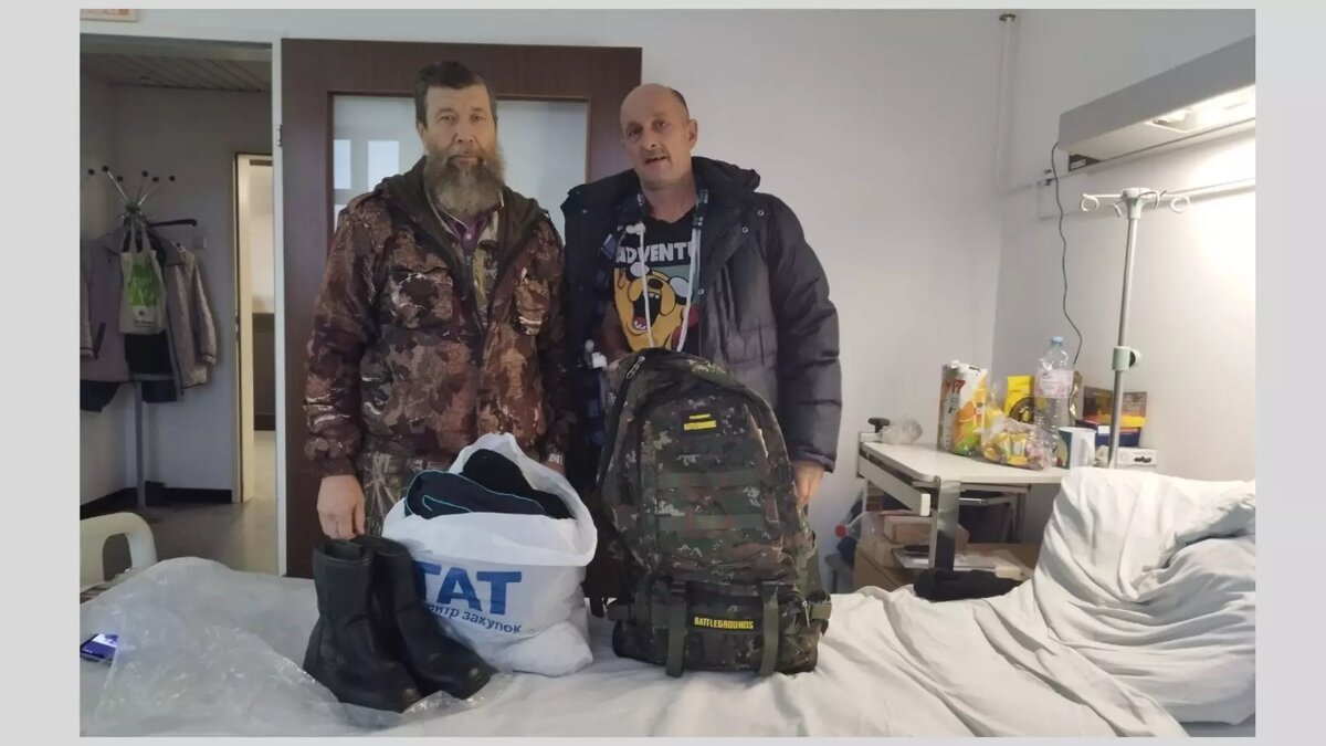     Раненый в ходе спецоперации боец из Сарапула, находящийся на лечении в военном госпитале в Москве, обратился к атаману Сарапульской казачьей станицы за помощью — попросил прислать теплые вещи и продукты. Об этом корреспонденту Udm-info рассказали казаки.