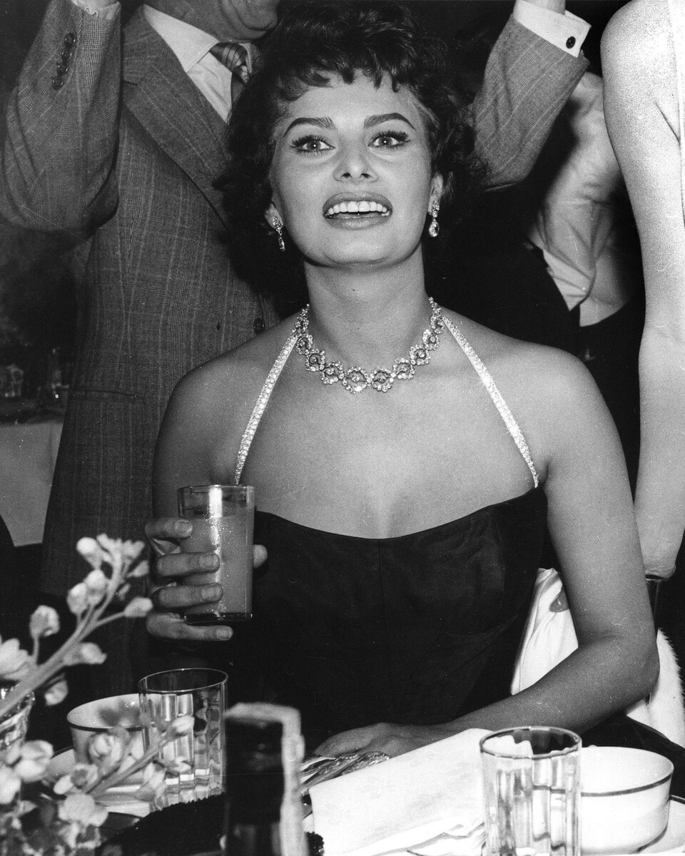 Софи Лорен в ресторане Романофф