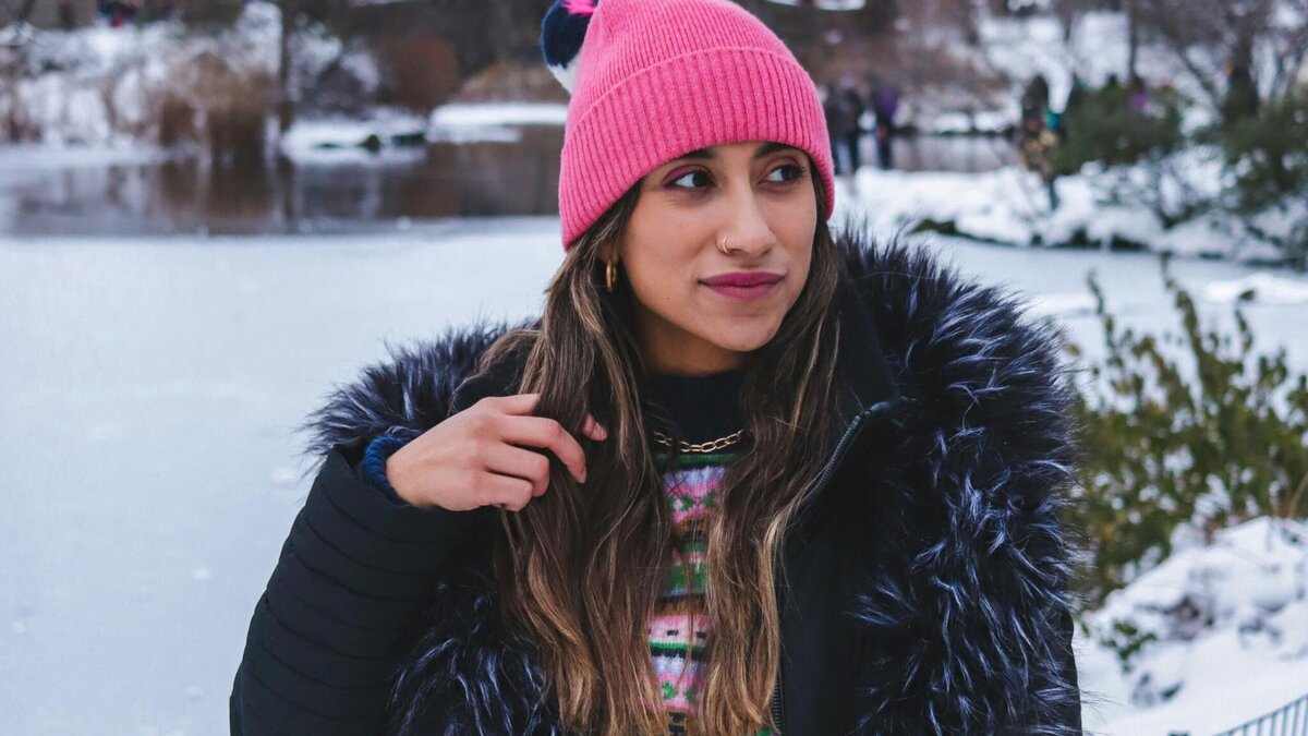    Какие пуховики лучше не носить этой зимой, чтобы не прослыть простушкой без вкуса: совет стилиста© Unsplash / Лора Ди Варгас