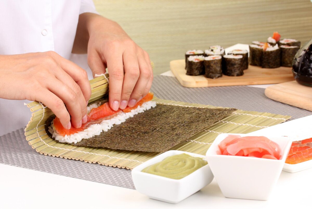 Как научиться готовить суши дома: советы и хитрости