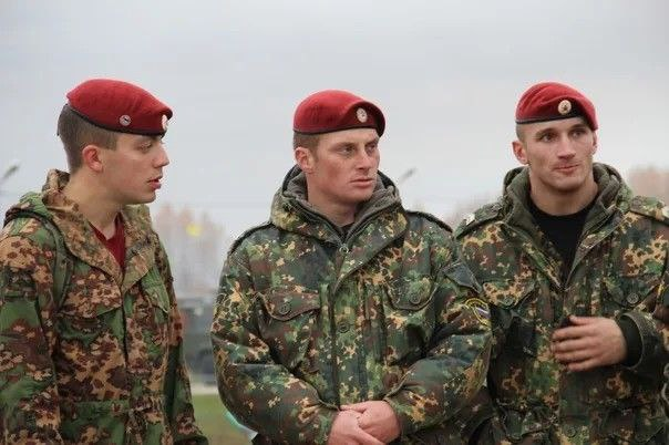 Краповый берет вв. ССО Краповые береты. Московский Витязь краповый спецназ. Форма спецназа краповый берет. Альфа краповый берет.