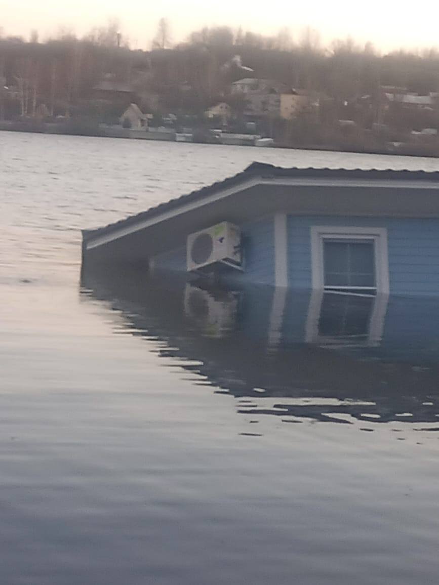    В Плесе затонул дебаркадер