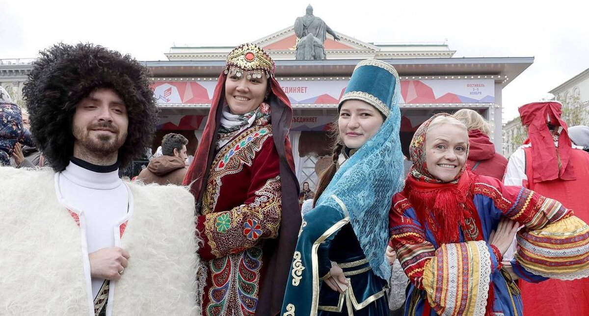 Праздник олицетворяет. День народного единства в России. Жители России. День народного единства народы. День народного единства традиции