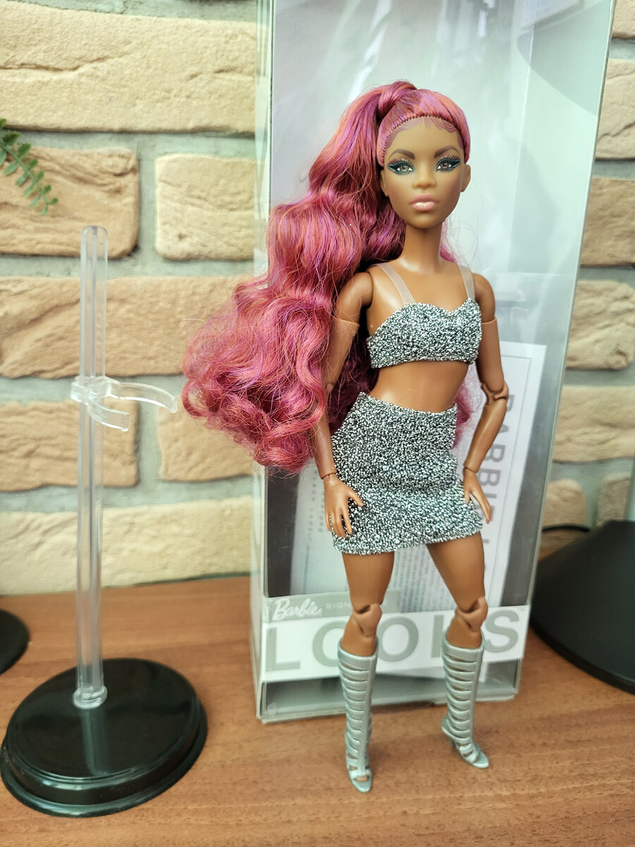 "У кого-то есть ещё сомнения, кто тут главная дива на сцене? "Барби Looks#7 Тамика. 