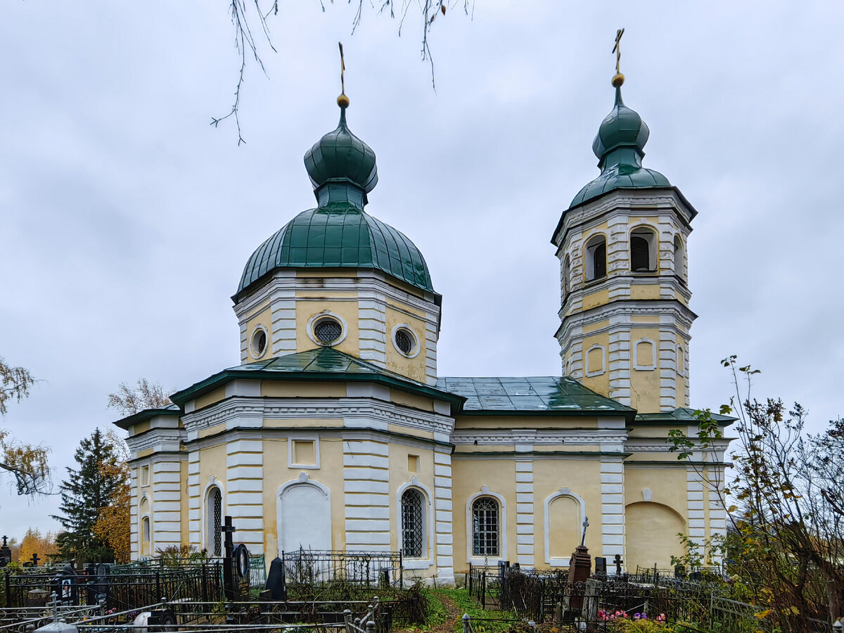 Величественные руины памятников на кладбище Иоанна Богослова в г. Торжок.  Увидим и новые авторские клейма | Олег Еверзов | Дзен