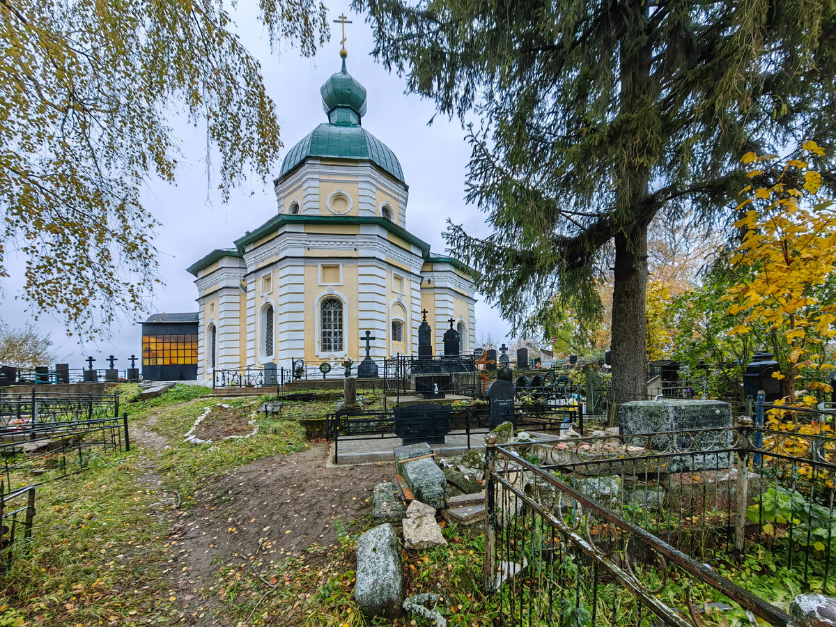 Величественные руины памятников на кладбище Иоанна Богослова в г. Торжок.  Увидим и новые авторские клейма | Олег Еверзов | Дзен