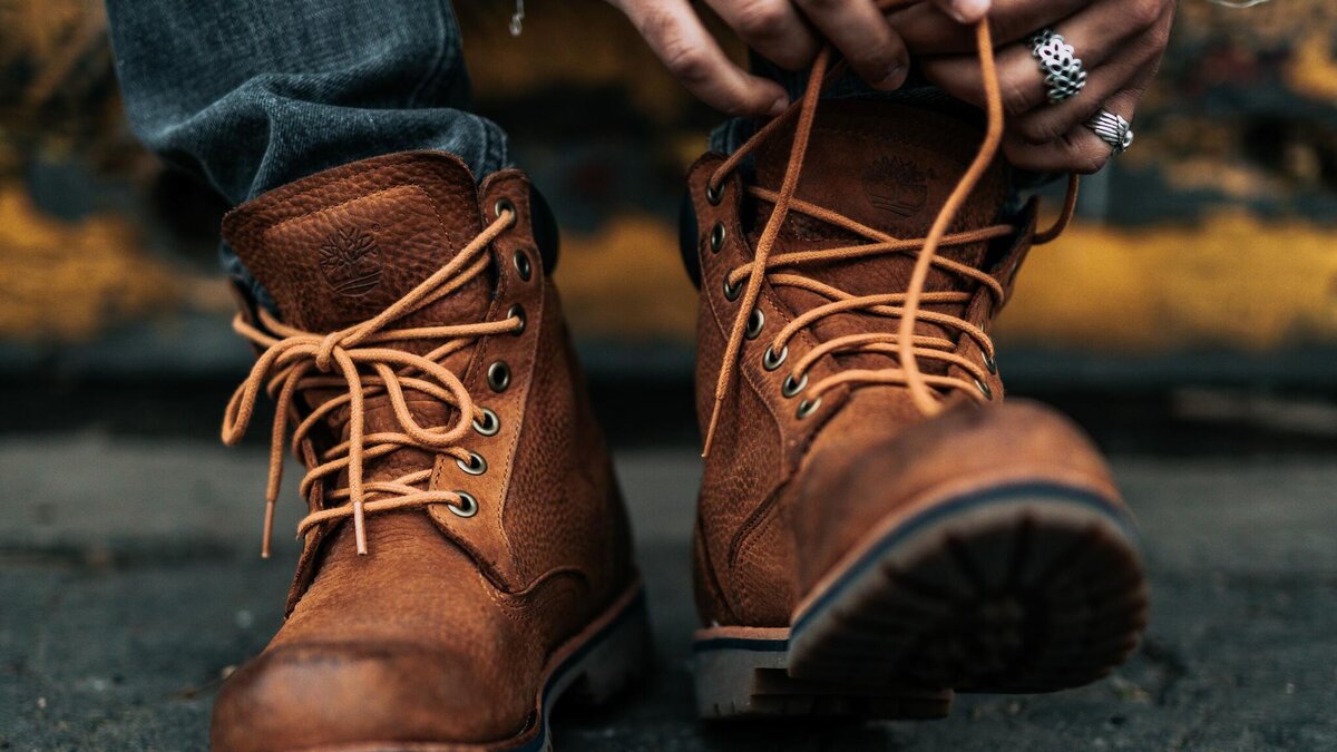 Идете будто на гвоздях: какая зимняя обувь доведет до травмпункта |  Newshub: новости от экспертов | Дзен