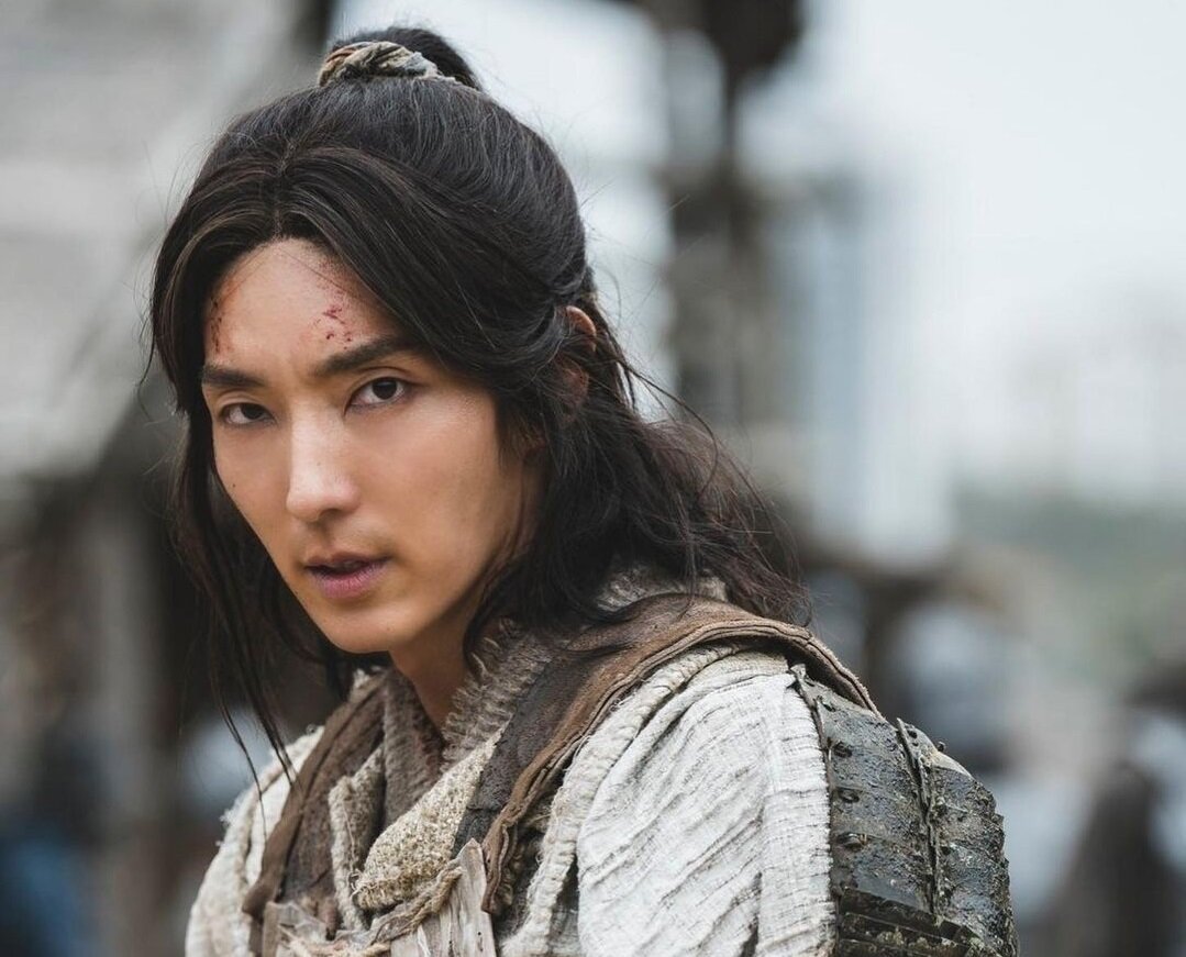 Ли Джун Ги в роли Ын Сома, будущего короля Асдаля