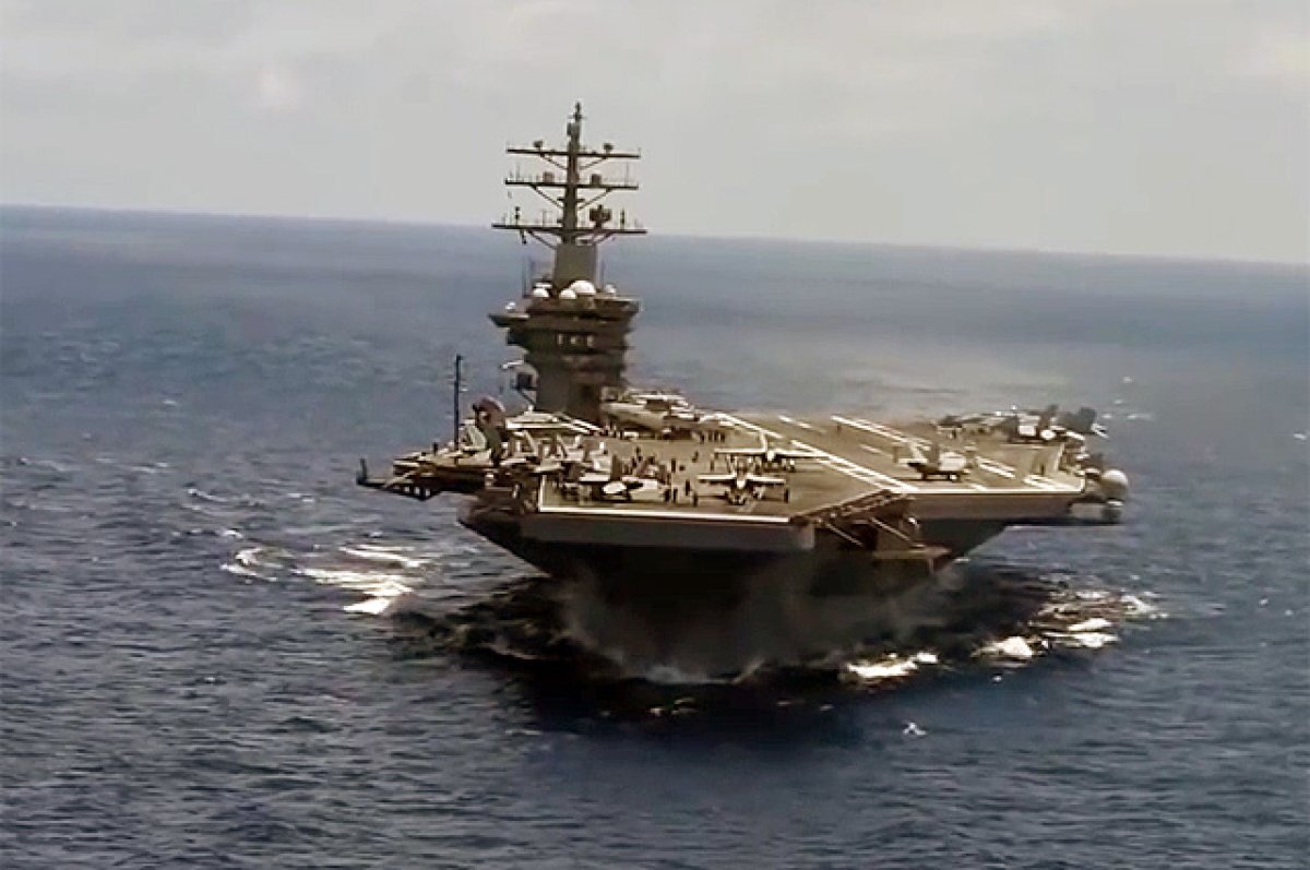    Авианосец ВМС США «Дуайт Эйзенхауэр» прибыл на Ближний Восток